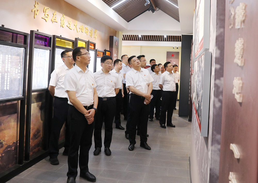 知敬畏、守清廉！宿迁必发集团开展廉政警示教育运动